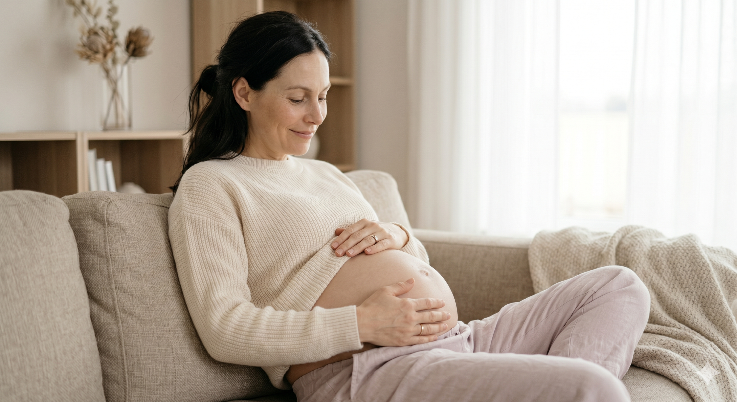 Czy&nbsp;można głaskać brzuch w&nbsp;ciąży – czy&nbsp;to&nbsp;bezpieczne dla mamy i&nbsp;dziecka